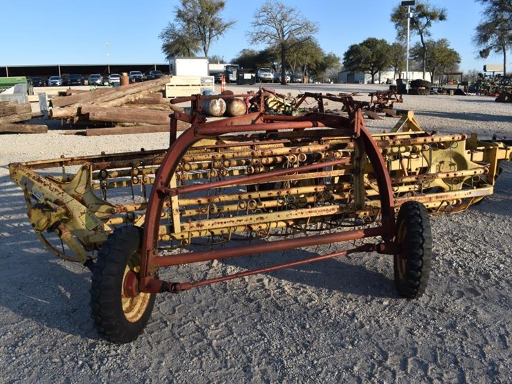 new-holland-258-image-3