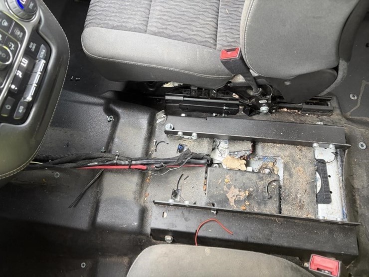 2015-chevrolet-tahoe-image-24