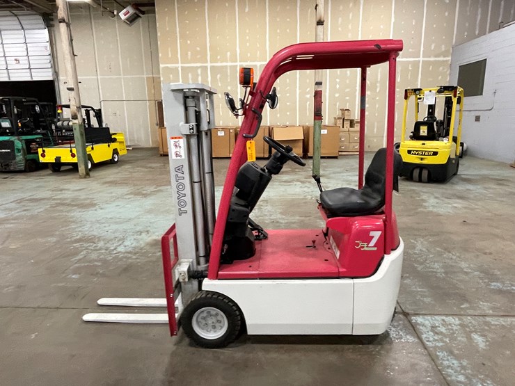 #183-•-toyota-7-runner-electric-forklift-image-8
