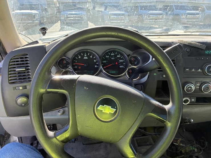 2011-chevrolet-2500hd-image-11