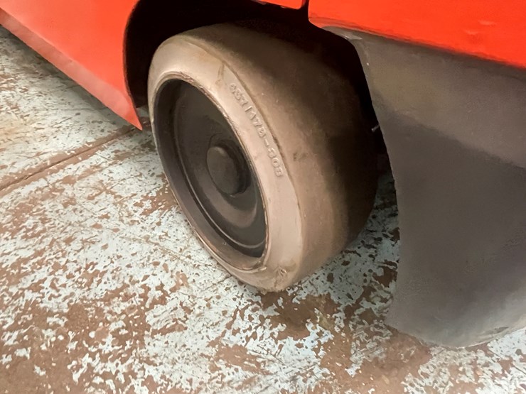 #175-•-2015-toyota-propane-forklift-image-18