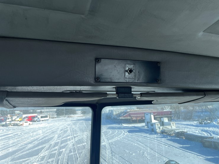 #1459-•-2008-peterbilt-pb335-hook-truck-(has-mn-title)-image-42