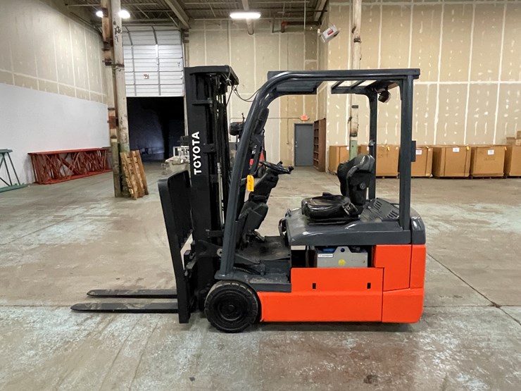 #171-•-2016-toyota-electric-forklift-image-8