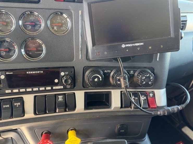 2024-kenworth-t880-image-51