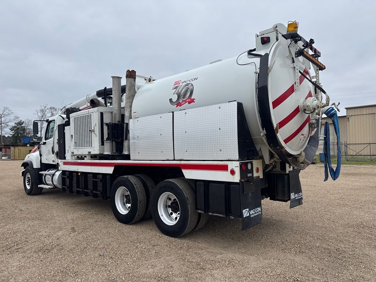 2016-freightliner-114sd-image-2