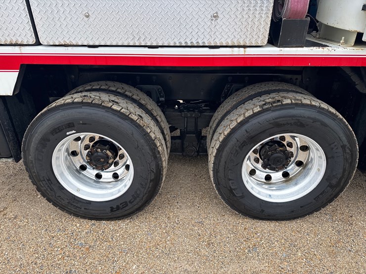 2016-freightliner-114sd-image-13