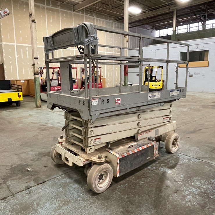 #204 • Terex TS26 Electric Scissor Lift