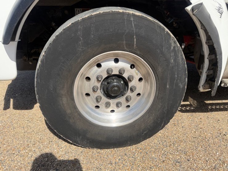 2024-kenworth-t880-image-23