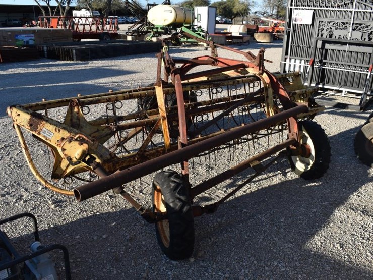 new-holland-258-image-3