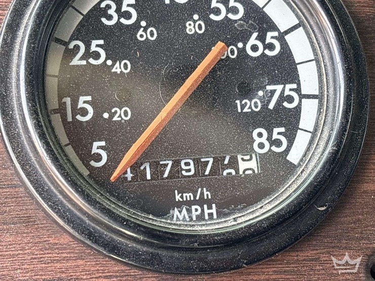 2001-freightliner-fld120-image-31