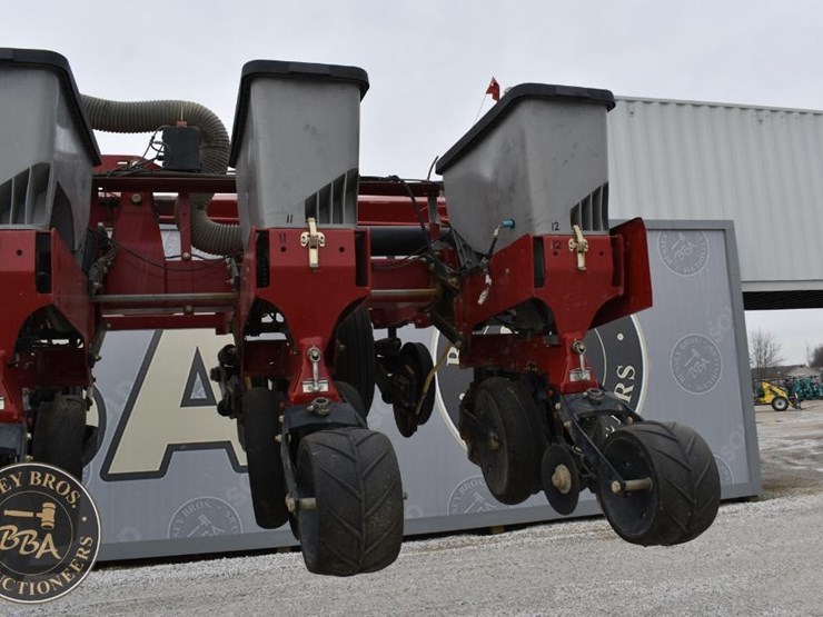 2010-case-ih-1240-image-34