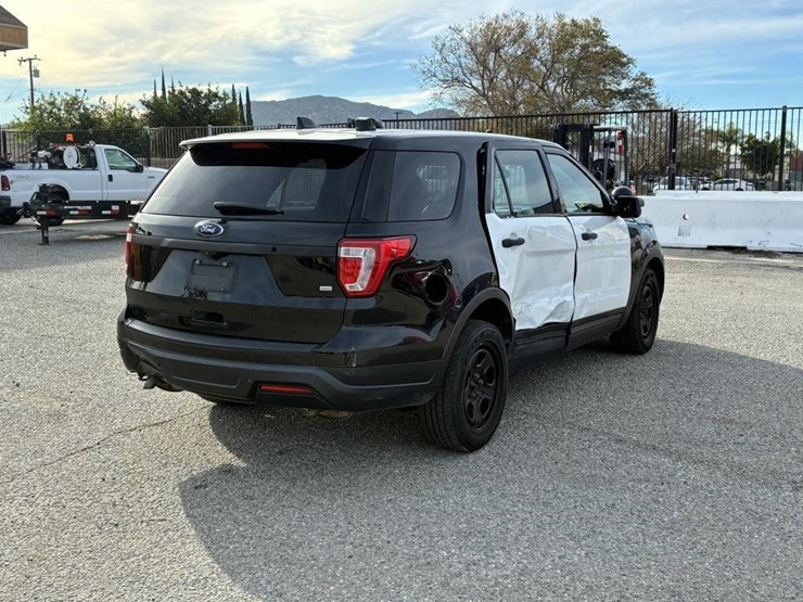 2018-ford-explorer-image-3