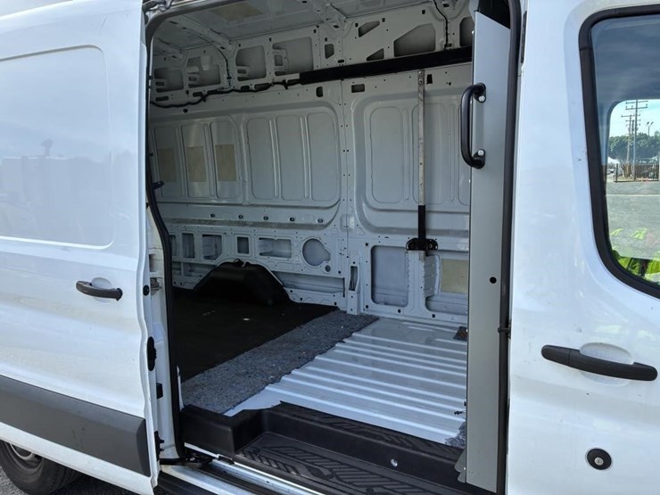 2015-ford-transit-image-9
