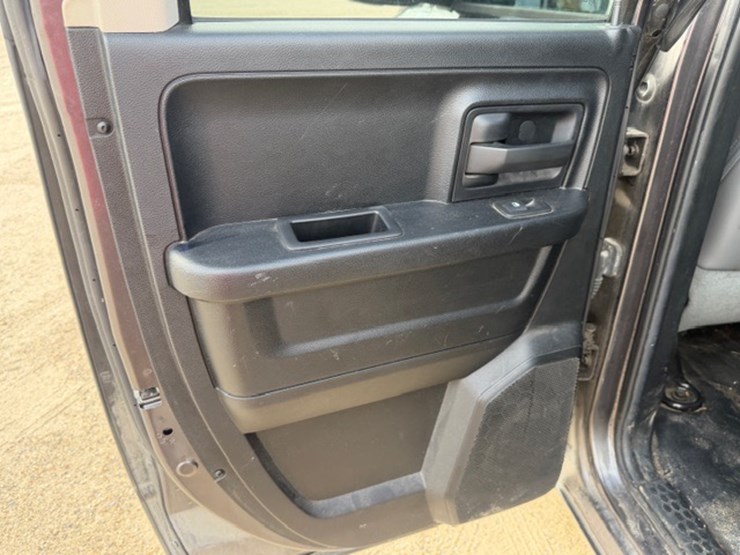 2014-dodge-ram-1500-image-25