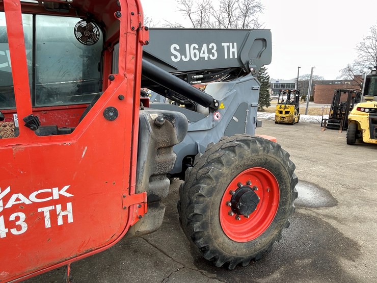 #133-•-2017-skyjack-sj643-telehandler-image-22