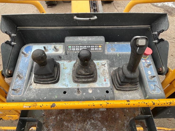 #152-•-2015-haulotte-ht61rt-4x4-telescopic-boom-lift-image-12