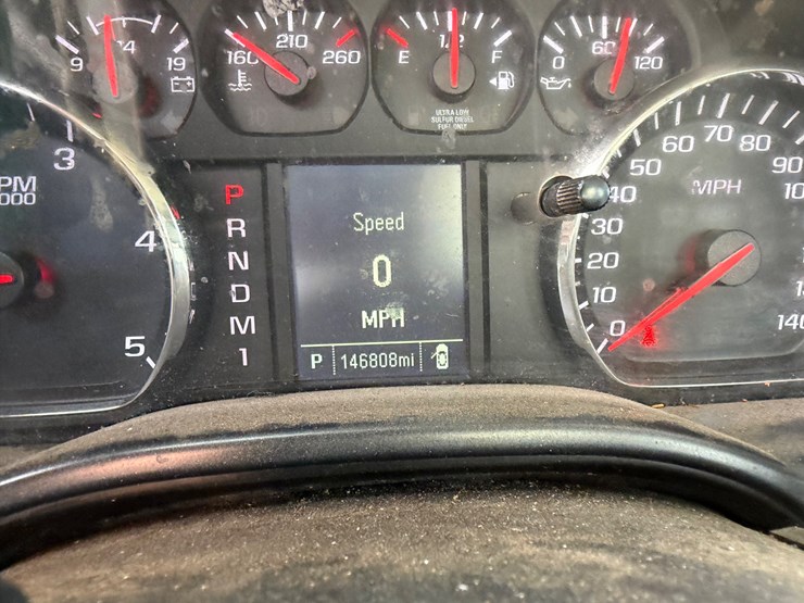 2015-chevrolet-3500hd-image-19