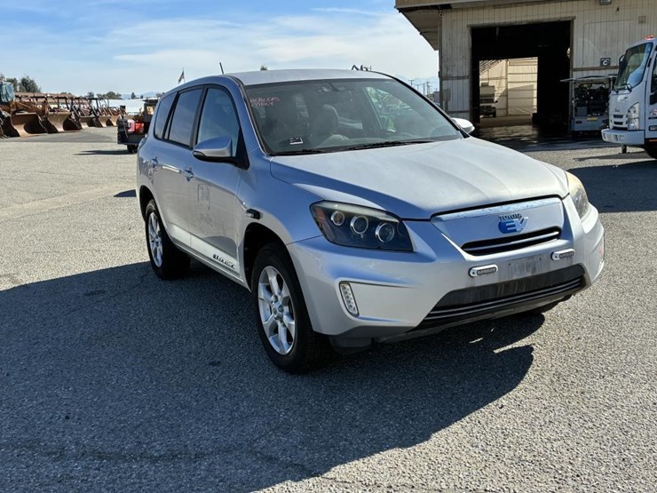2014-toyota-rav4-image-2