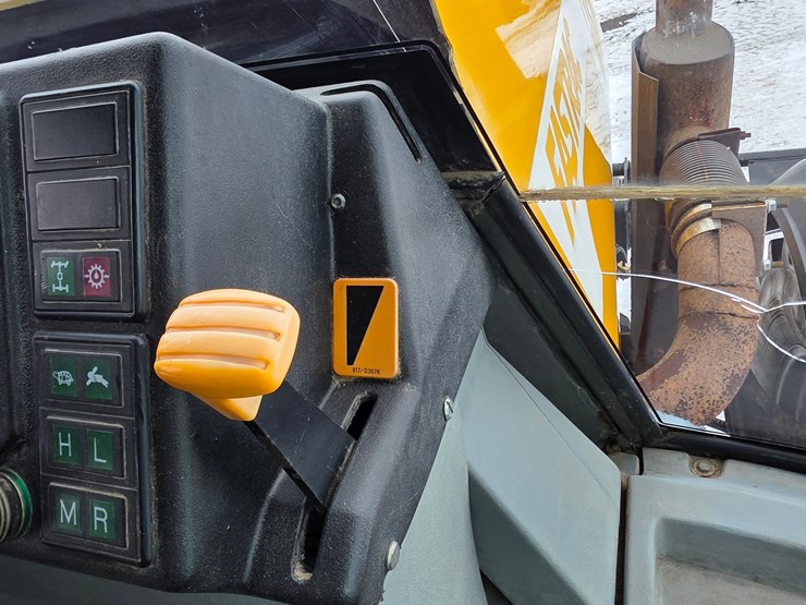 1998-jcb-185-65-image-40