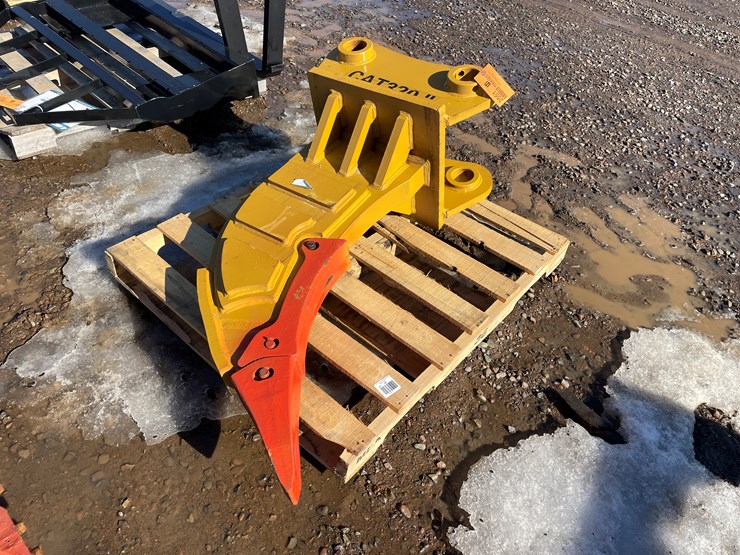 2026-caterpillar-320-image-3