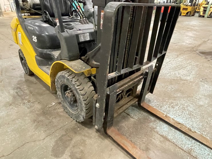 #168-•-2015-komatsu-25-propane-forklift-image-27