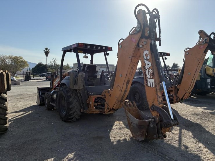 2019-case-580sn-image-4