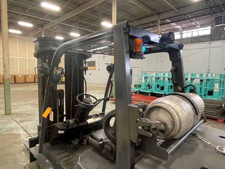 #175-•-2015-toyota-propane-forklift-image-16