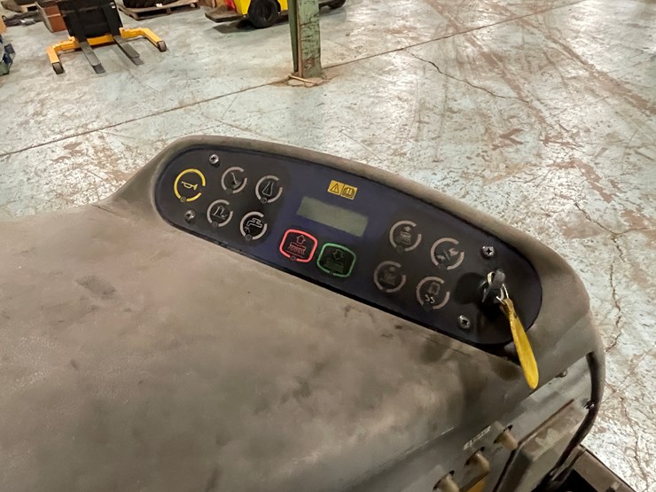 #193-•-advance-condor-axp-electric-floor-scrubber-image-15