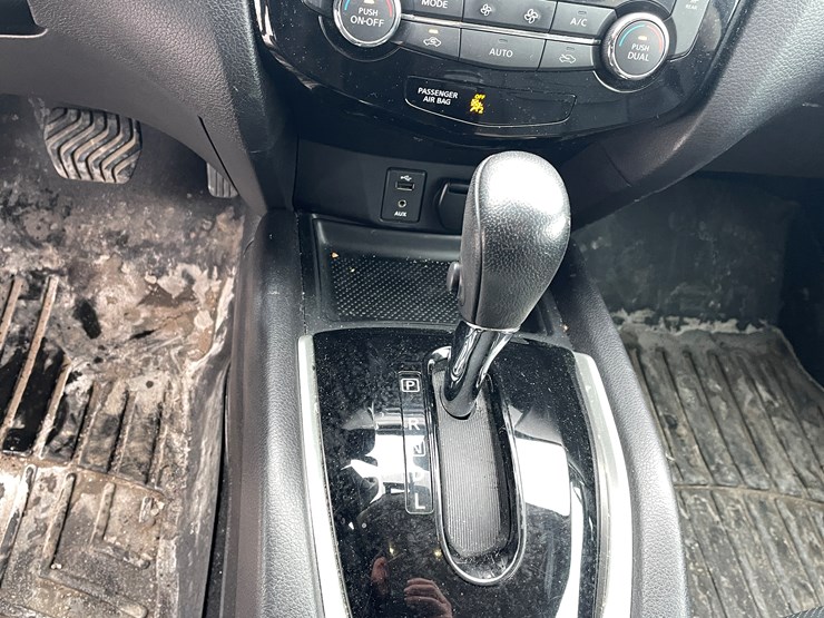 2015-nissan-rogue-sl-image-21