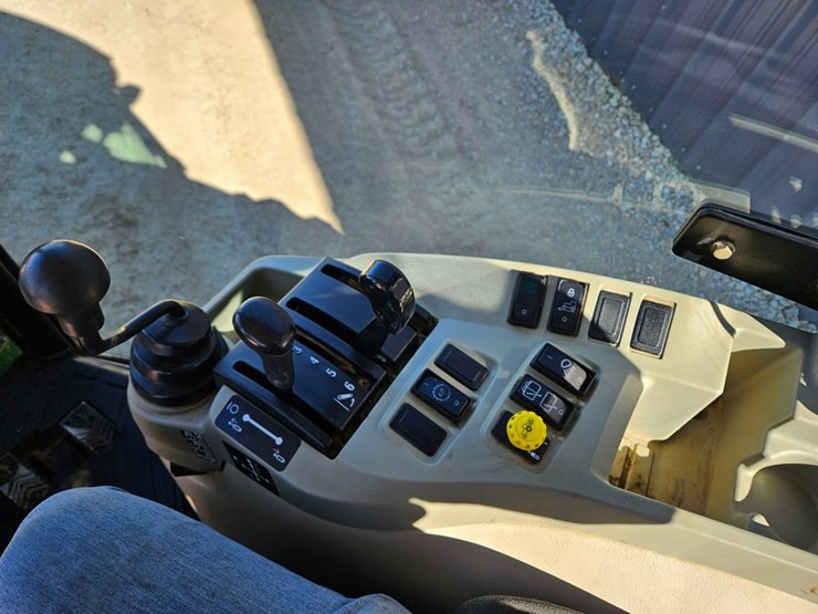 john-deere-4720-image-25