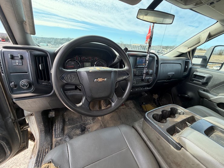 2015-chevrolet-3500hd-image-16