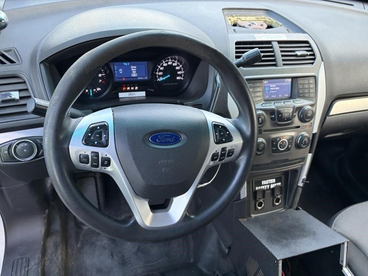 2014-ford-explorer-image-13