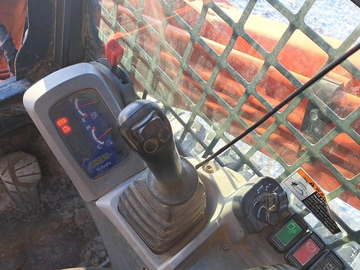 2015-kubota-svl75-2-image-12