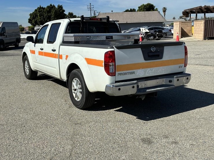 2018-nissan-frontier-sv-image-4