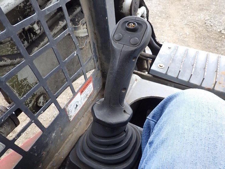 2012-takeuchi-tl230-image-23