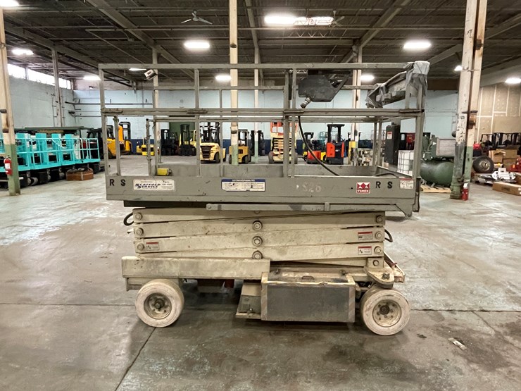 #204-•-terex-ts26-electric-scissor-lift-image-4