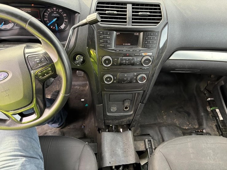 2018-ford-explorer-image-15