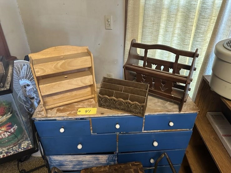 wooden-dressers-&-displays-image-3