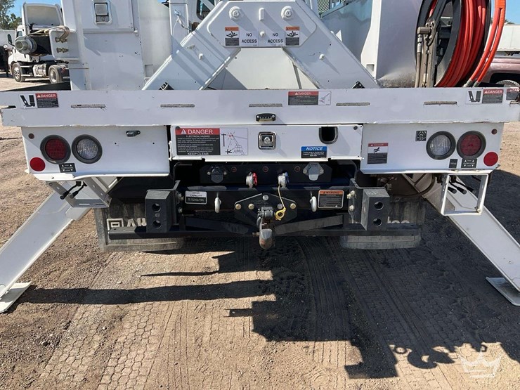 2024-freightliner-m2-106-image-48