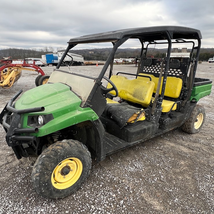 JOHN DEERE GATOR