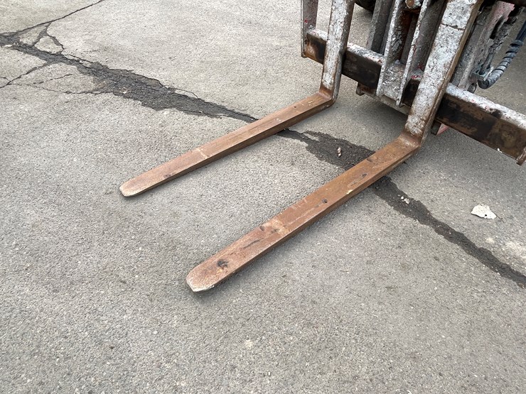 #133-•-2017-skyjack-sj643-telehandler-image-10