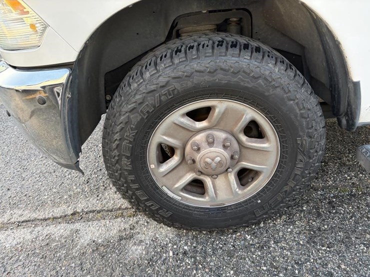 2016-dodge-2500-image-25