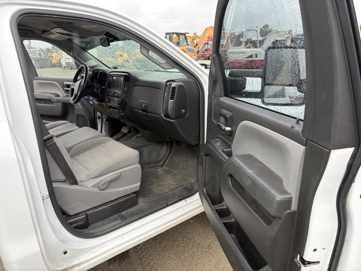 2017-chevrolet-2500-image-9