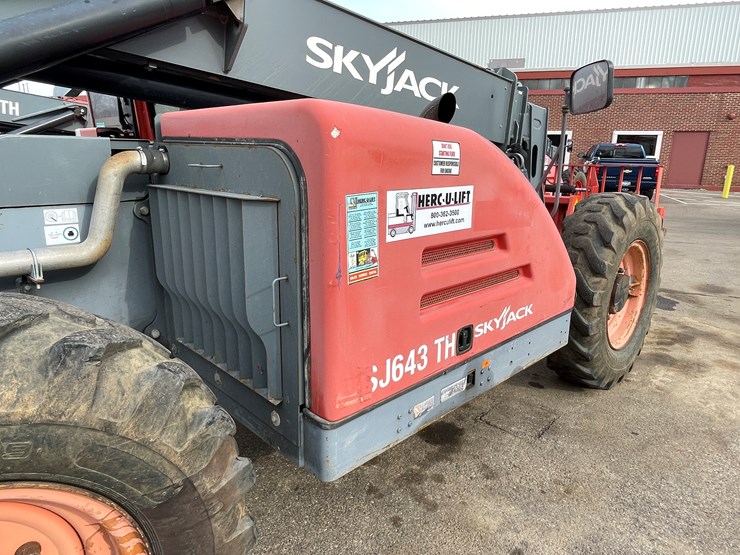 #132-•-2017-skyjack-sj643-telehandler-image-29