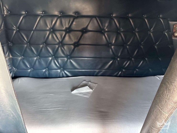 2001-freightliner-fld120-image-47