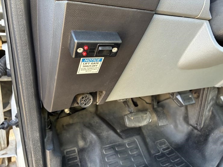 2015-ford-f650-image-16