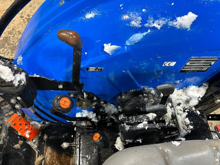 new-holland-tn65-image-19