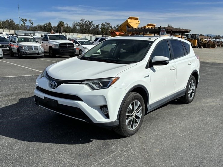 2016-toyota-rav4-image-1