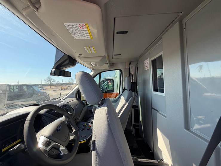 2019-ford-transit-image-13