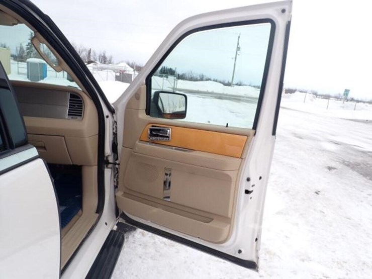 2009-lincoln-navigator-image-37